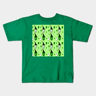 Skull with hat on green Kids T-Shirt